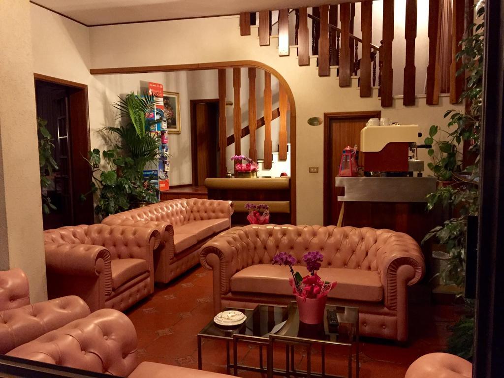 Meuble Lariana Hotel เบลลาเรีย-อีเจอา มารีนา ภายนอก รูปภาพ